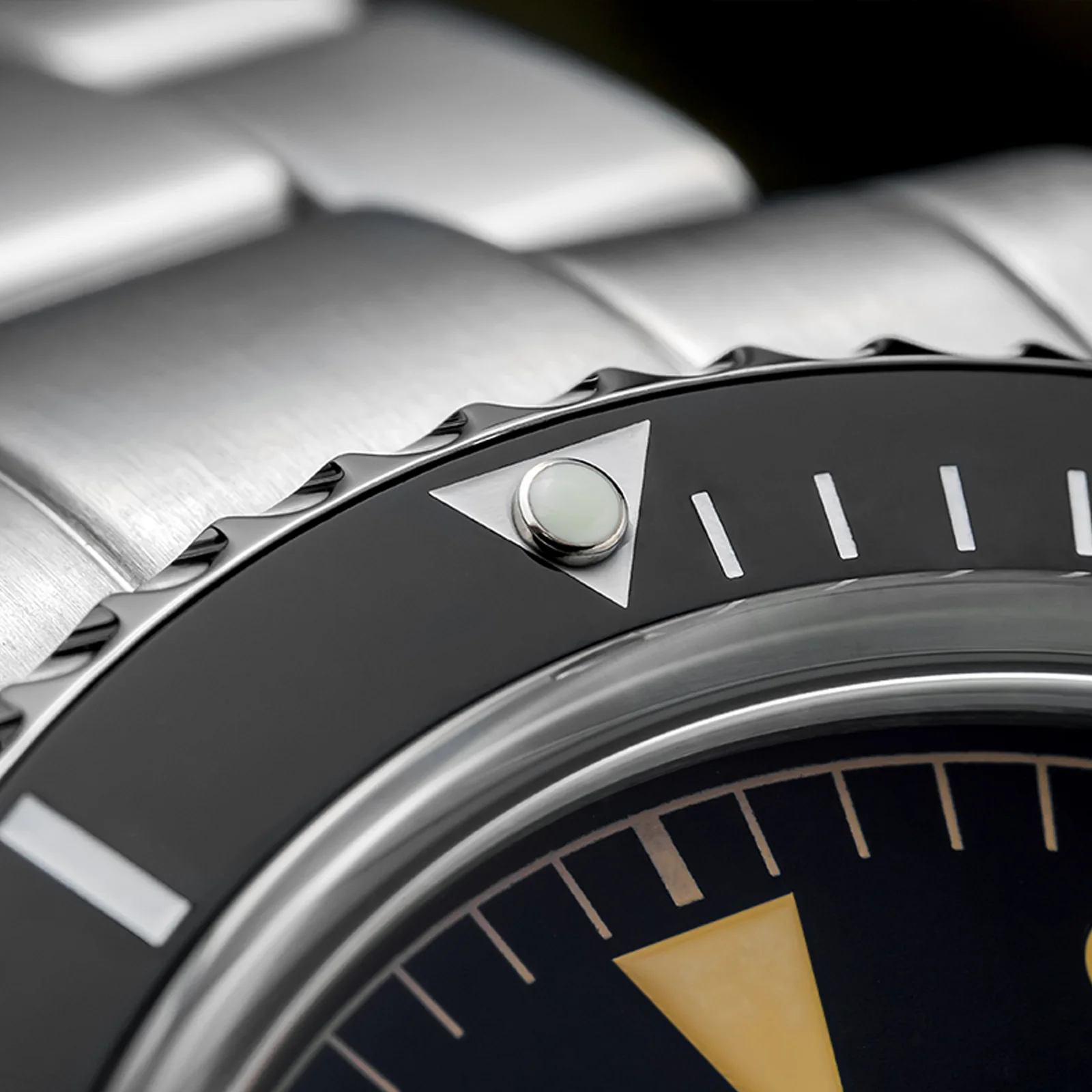 ADDIESDIVE 39mm Quartz Watch with Bi-directional Rotating Bezel AD2072 - Image 8