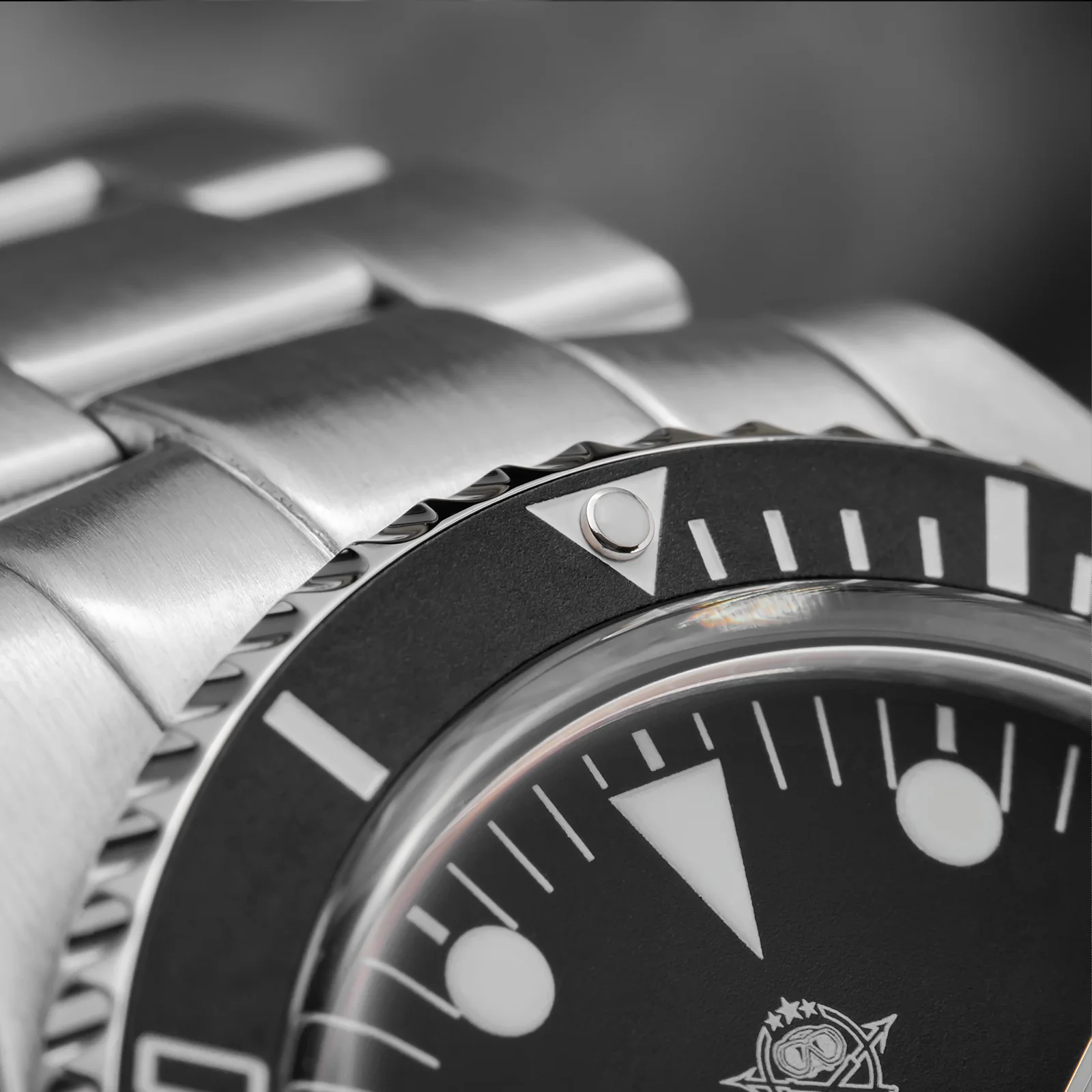 U.S. Warehouse -ADDIESDIVE 39mm Quartz Watch with Bi-directional Rotating Bezel AD2068 - Image 8