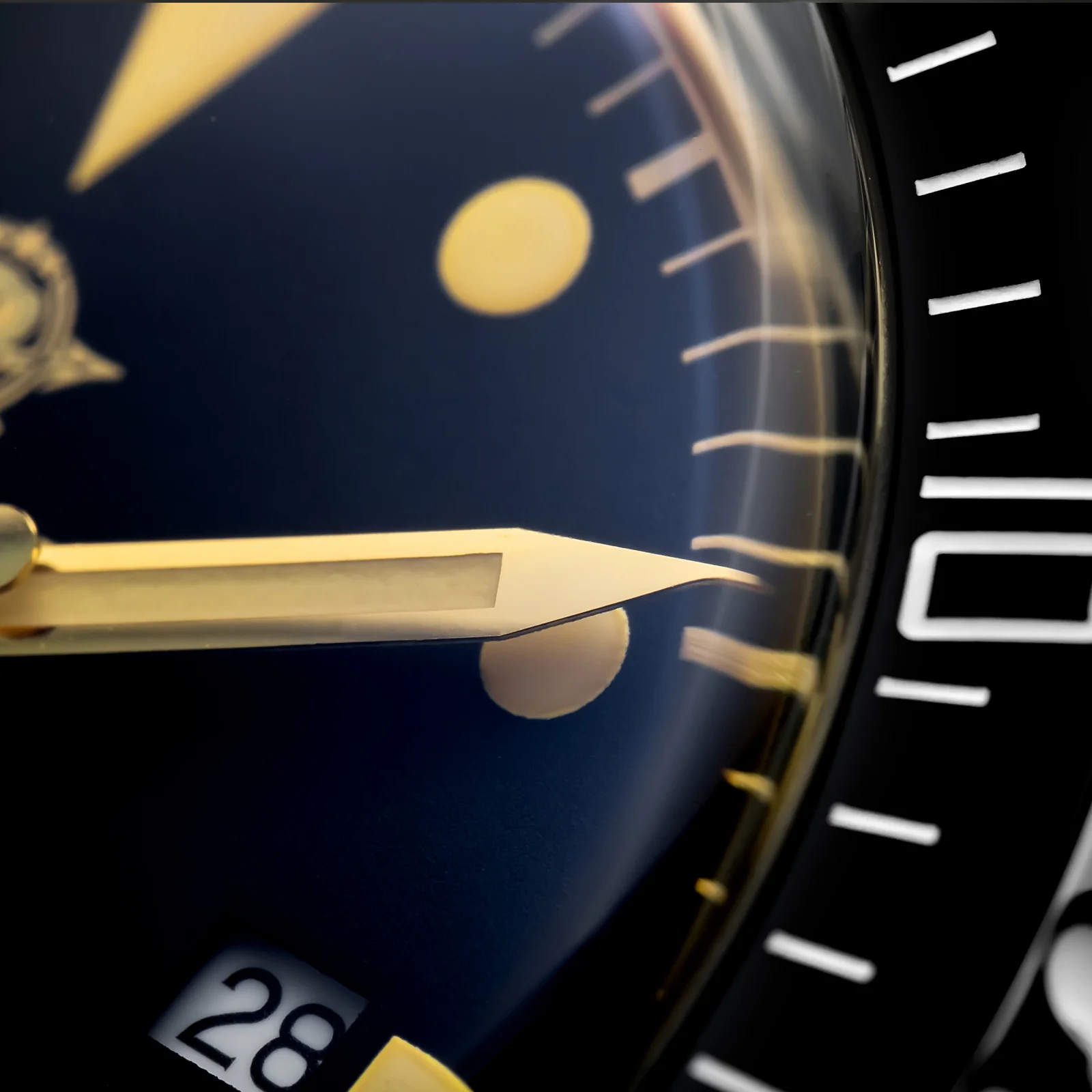 U.S. Warehouse -ADDIESDIVE 39mm Quartz Watch with Bi-directional Rotating Bezel AD2072 - Image 12